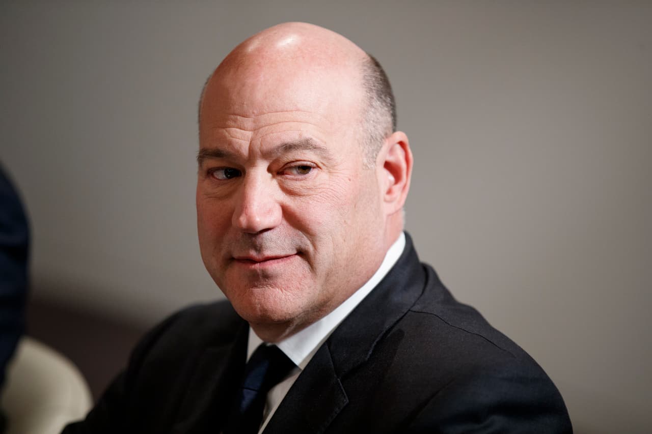 <b>Gary Cohn</b>,
<b>el principal asesor económico de la Casa Blanca</b>,
<a href="https://www.univision.com/noticias/politica/renuncia-gary-cohn-principal-asesor-economico-de-donald-trump">anunció su renuncia el 6 de marzo de 2018</a>. Muchos señalan a Cohn como uno de los arquitectos claves de la reforma fiscal de 2017 que el presidente Donald Trump impulsó y el Congreso aprobó.