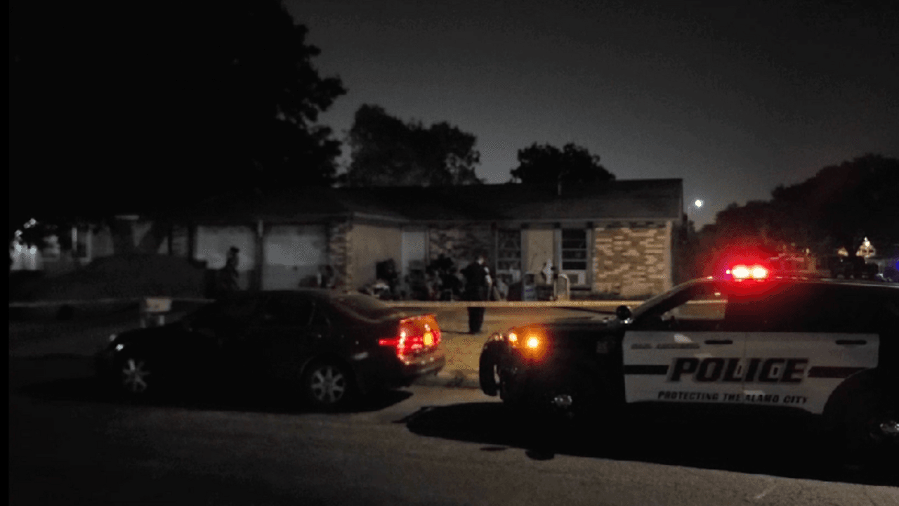 Se desaparece niña de 4 años, y la encuentran ahogada en alberca en el patio de casa en San Antonio