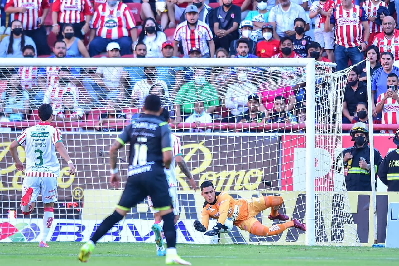 Luis Malagón fue factor para que Chivas no marcara más goles.