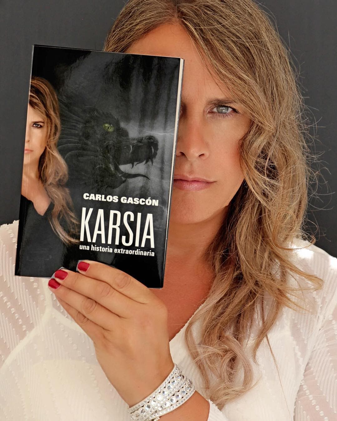 Al llegar al aeropuerto de Cancún, por el que ingresó a México, vivió un incómodo momento, pues el área de migración la detuvo durante tres horas hasta no determinar cuál era su identidad.