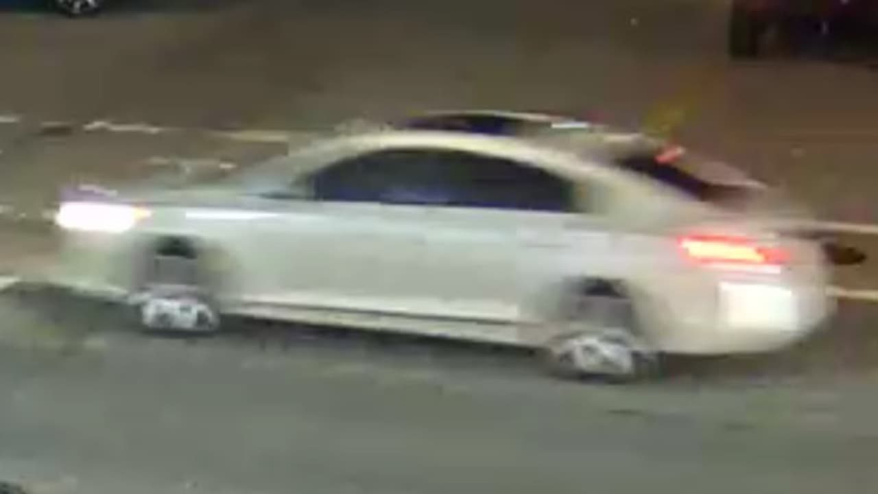 Piden ayuda a la comunidad con informes y se ofrece recompensa de hasta 10,000 dólares por pistas que lleven a identificar y localizar al sospechoso llamando al 713-308-3600 o a través de
<b><a href="https://crime-stoppers.org/" target="_blank">Crime Stoppers. </a></b>