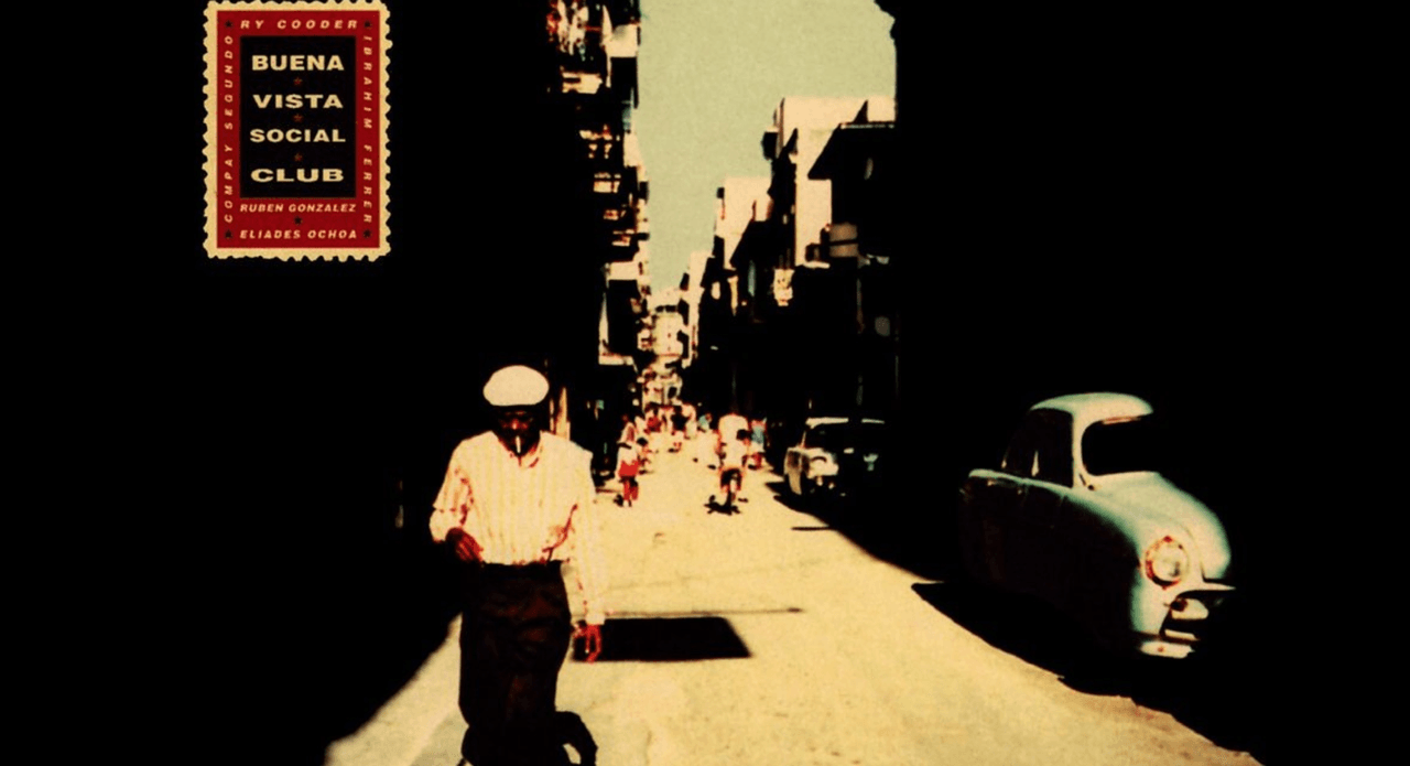 <b>2- Buena Vista Social Club: 'Buena Vista Social Club'</b>
<br>Copias vendidas: 1,925,000.
<br>Lo que empezó como un proyecto para reunir a grandes cantantes de la época dorada del bolero cubano se convirtió en uno de los fenómenos musicales de los últimos tiempos. El disco se lanzó en 1997 y un par de años después un documental, haciendo de estos artistas de la tercera edad como Compay Segundo, Omara Portuondo e Ibrahim Ferrer en estrellas internacionales.