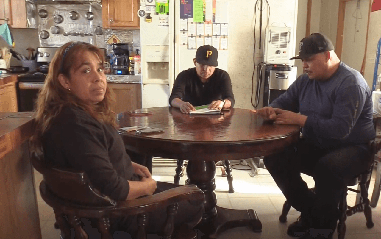 Fidencio Deanda y Carmen Ramos, papás de la joven, dicen que no conocían a Édgar Ramírez, ex novio y asesino de su hija. Su mamá sospechó algo, pues dijo que vio a su hija algo triste y preocupada días antes de ser asesinada.