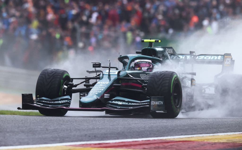 Max Verstappen aseguró la pole position con un tiempo de 1:59.765, sorpresivamente el piloto que consiguió el segundo mejor tiempo fue el británico George Russell con 2:00.086 y en la tercera plaza quedó el heptacampeón de la Fórmula 1, Lewis Hamilton, con un tiempo de 2:00.099.