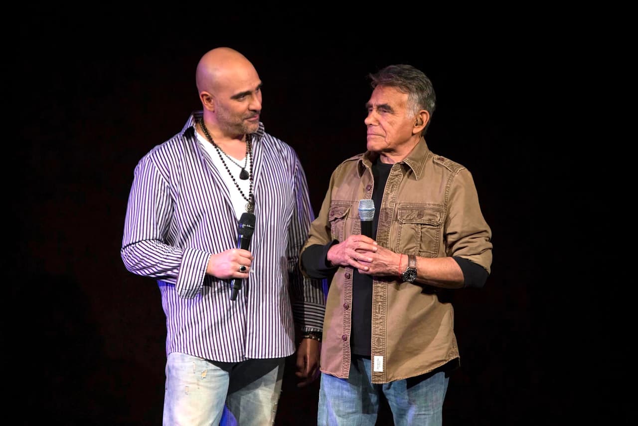 “Con profundo dolor, queremos compartir con ustedes el fallecimiento de
<b>Héctor Suárez Hernández</b>. La familia Suárez les pedimos que por favor comprendan este momento de gran tristeza que estamos viviendo y también esperamos que puedan respetar nuestro duelo”, sobresale en el comunicado.