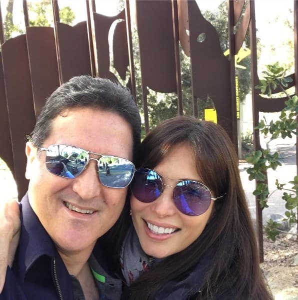 Así de cariñosos los cachamos en una visita por el zoológico de San Diego.