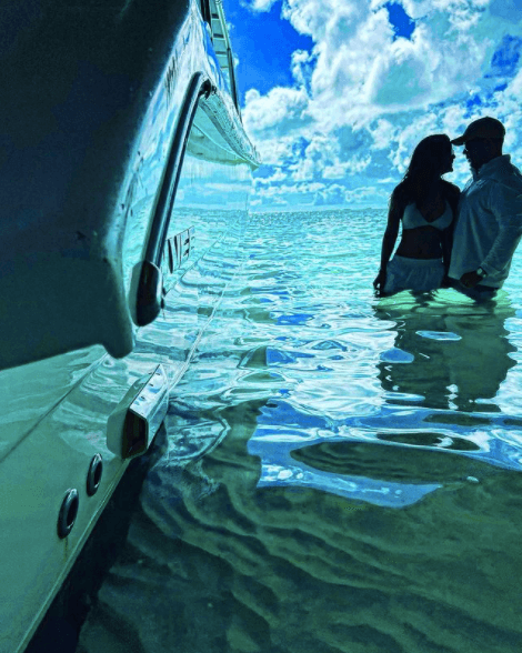 Por el momento la feliz pareja no tiene una fecha para la boda, pero desean que sea a finales de año o principios de 2023. Los posibles lugares del enlace podrían ser República Dominicana o Puerto Rico, sus países natales.
<br>