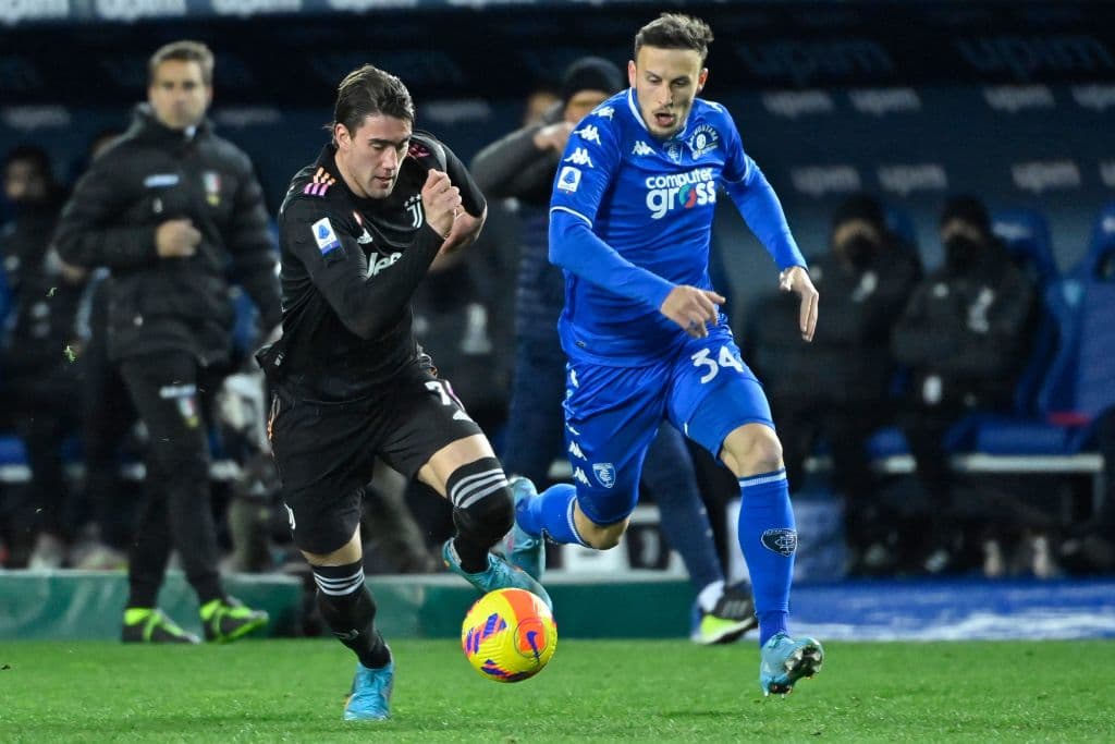 Dusan Vlahovic destaca con dos anotaciones en la victoria 2-3 sobre el Empoli y Bologna empata 1-1 con Salernitana.