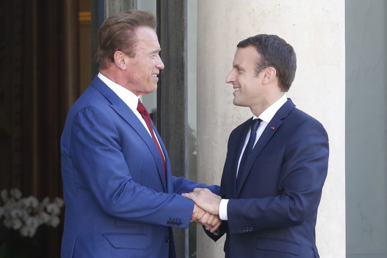 Schwarzenegger y Macron, juntos para “salvar” al planeta (o al menos hacerlo grandioso de nuevo)