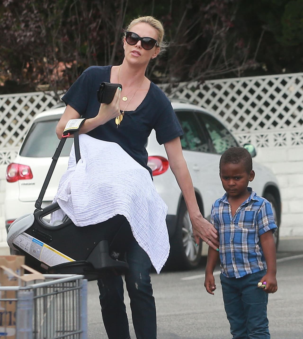 Fue en agosto cuando salió a la luz que la actriz había adoptado a su segundo hijo.