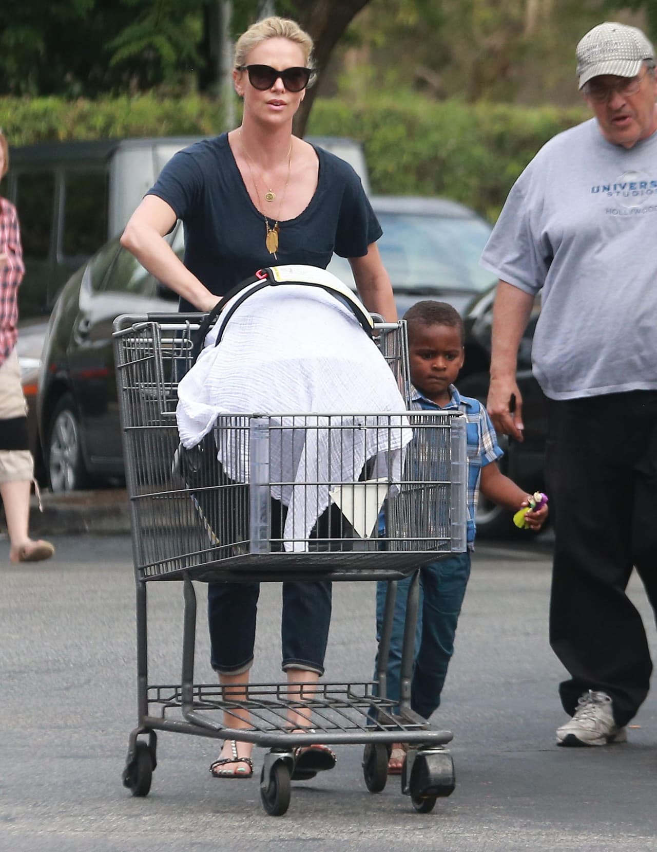 Una niña afroamericana de nombre August.