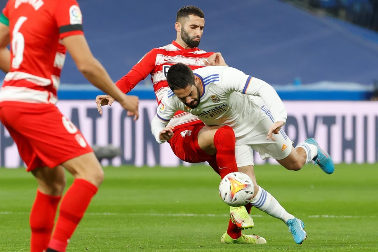 Marco Asensio le dio un difícil triunfo al Real Madrid sobre el Granada en el Santiago Bernabéu, sumando tres puntos en la tabla durante la J23.