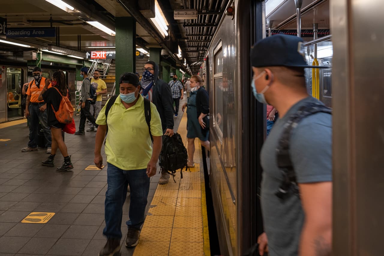 Solo el 1% de los neoyorquinos dan positivos al coronavirus en una semana, según De Blasio