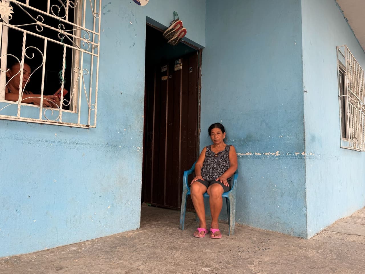 “Solo nos han tomado las versiones, pero ahí en sí respuesta nunca nos han dado. Cuando íbamos a la Capitanía nunca nos querían atender” Maoli, esposa de Joel Steven Valencia Mero, pescador desaparecido del “Fiorella”.
<br>