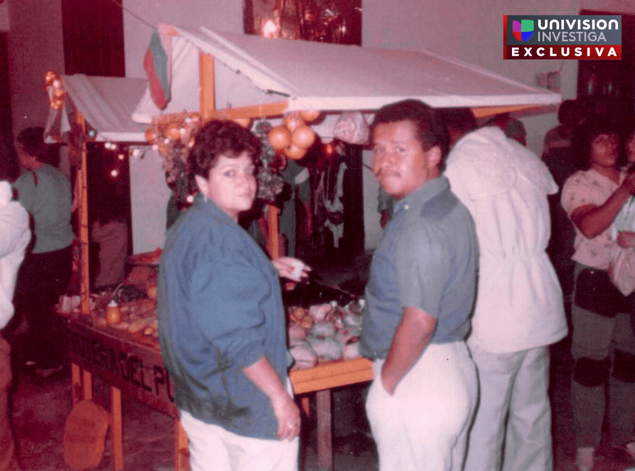 Paseo familiar a Santo Domingo, Antioquia. Darío Uzma escoltando a Ligia Urquijo, exesposa de Pablo Escobar.