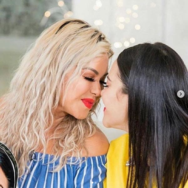 El de Chiquis fue uno de los más emotivos: "Érase una vez, hace 29 años, mi vida fue bendecida con una hermanita. Tenía solo 4 años, pero recuerdo cuánto lloró mi mamá durante su embarazo por razones de las que aún no estoy del todo segura, pero lo que sí sé es que cuando nació mi hermana, vino a llenar la casa de mi abuela. Tanta alegría y risas, y hasta el día de hoy sigue siendo esa chica que trae alegría a cada situación..."