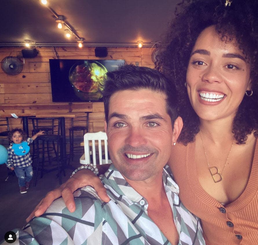 Sobre esto fueron cuestionados esta semana afuera de Televisa San Ángel, cuando Ferdinando Valencia acudió a los foros de la televisora acompañado de Brenda Kellerman y su hijo Tadeo.
<br>