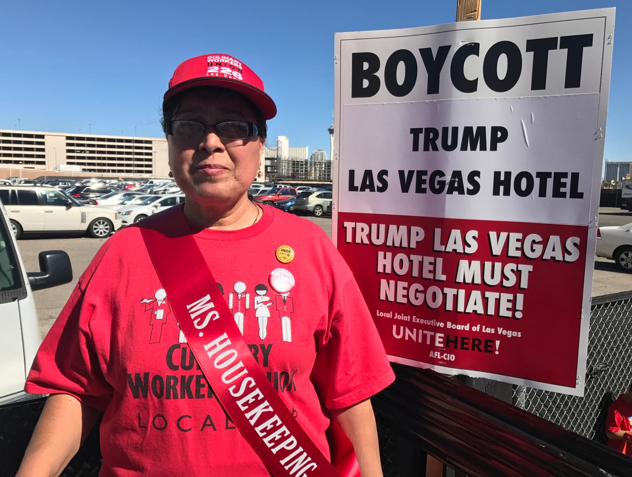 Eleutera Blanco, de 56 años, trabaja como limpiadora en el hotel de Trump. Dice que el magnate no ha respetado "los derechos sindicales" de los trabajadores del complejo, que votaron para formar un sindicato en diciembre de 2015.