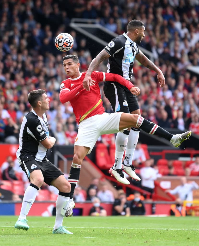 El astro portugués volvió a vestir los colores del equipo que lo vio crecer y con un doblete, CR7 ayuda al Manchester United a golear 4-1 al Newcastle United.
