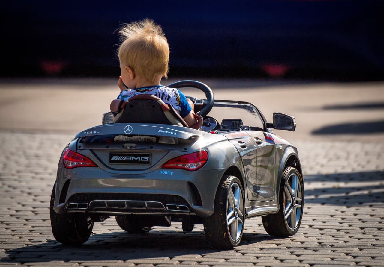 <b>Más de</b>
<b>174,000 niños y jóvenes menores</b>
<b>de 15 años</b> fueron tratados en salas de emergencia el año pasado, por lesiones relacionadas con juguetes y
<b>siete murieron</b>, indica el
<a href="https://www.cpsc.gov/es/Newsroom/News-Releases/2018/Dont-Play-with-Toy-Safety-CPSC-Tips-for-Safe-Gifts">reporte más reciente</a> de la Comisión para la Seguridad de los Productos del Consumidor (CPSC). Muchos de estos casos ocurrieron porque los niños usaron
<b>juguetes no acordes a su edad</b> y por
<b> falta de supervisión</b> de los adultos.