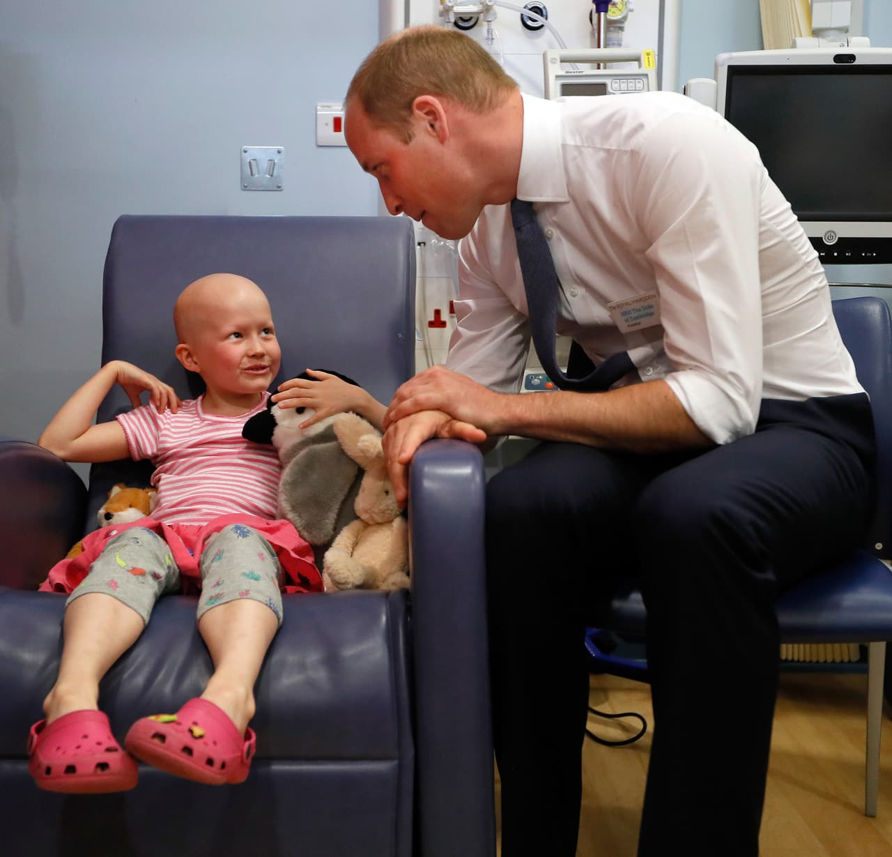 LONDON, UNITED KINGDOM - MAY 16: Prince William, Duke of Cambridge talks with patient Daisy Wood, 6, during a visit to the Royal Marsden hospital on May 16, 2017 in Sutton, England. The Duke of Cambridge, President of the Royal Marsden NHS Foundation Trust, visited the hospital's facilities in Sutton. During the visit, which marks 10 years since His Royal Highness became President of the centre, The Duke accompanied staff as they went about their daily activities in treating and caring for patients. (Photo by Kirsty Wigglesworth - WPA Pool/Getty Images)