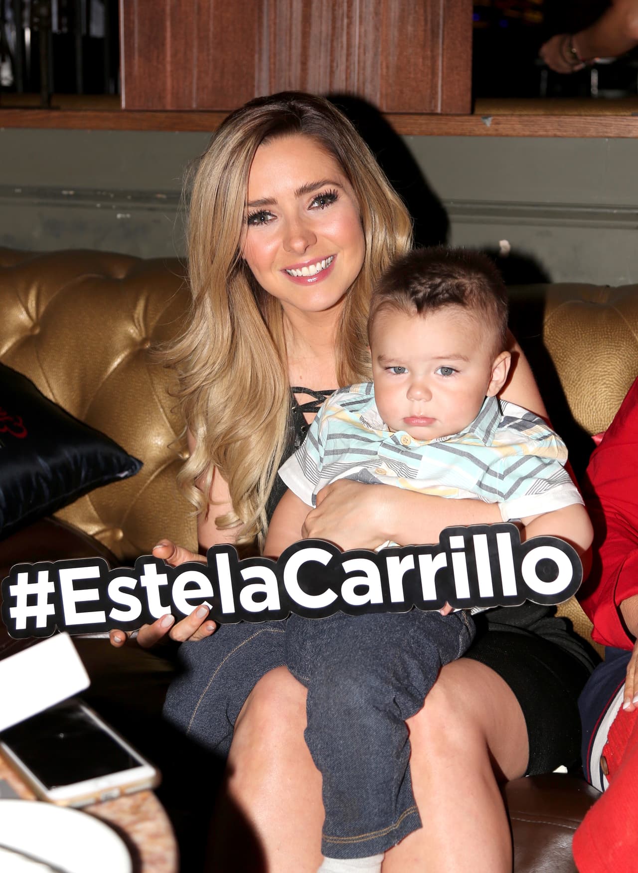 El invitado más especial de la noche fue el pequeño Diego,
<b><a href="http://www.univision.com/temas/ariadne-diaz">Ariadne</a></b> no se despegó de su hijo.