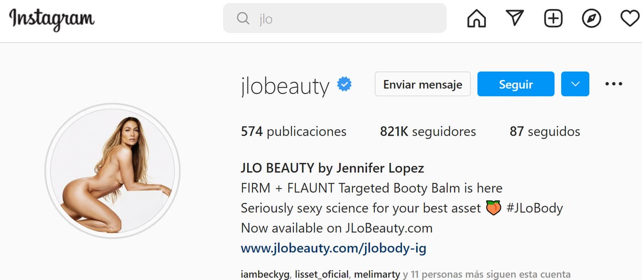 El domingo expandió su imperio empresarial con el lanzamiento de JLo Body by JLo Beauty, y lo hizo con una campaña que presenta una foto de ella desnuda.