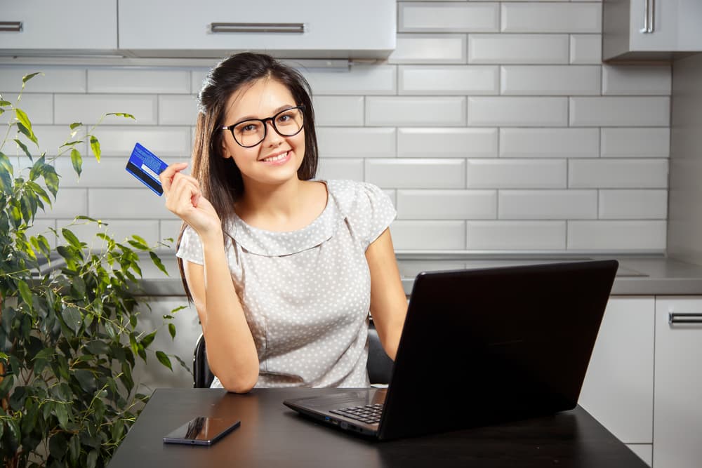 Tienes de tu parte la energía planetaria directa de tu regente, Júpiter, que te ayuda a verlo todo con una óptica más realista y diferente. Si eres de los sagitarianos que se han encontrado con dificultades legales o económicas las buenas noticias son que todo eso está quedando atrás, superado y arreglado. El mes de octubre marcará una verdadera diferencia entre un “antes y un después” en tu vida amorosa, sagitariano.