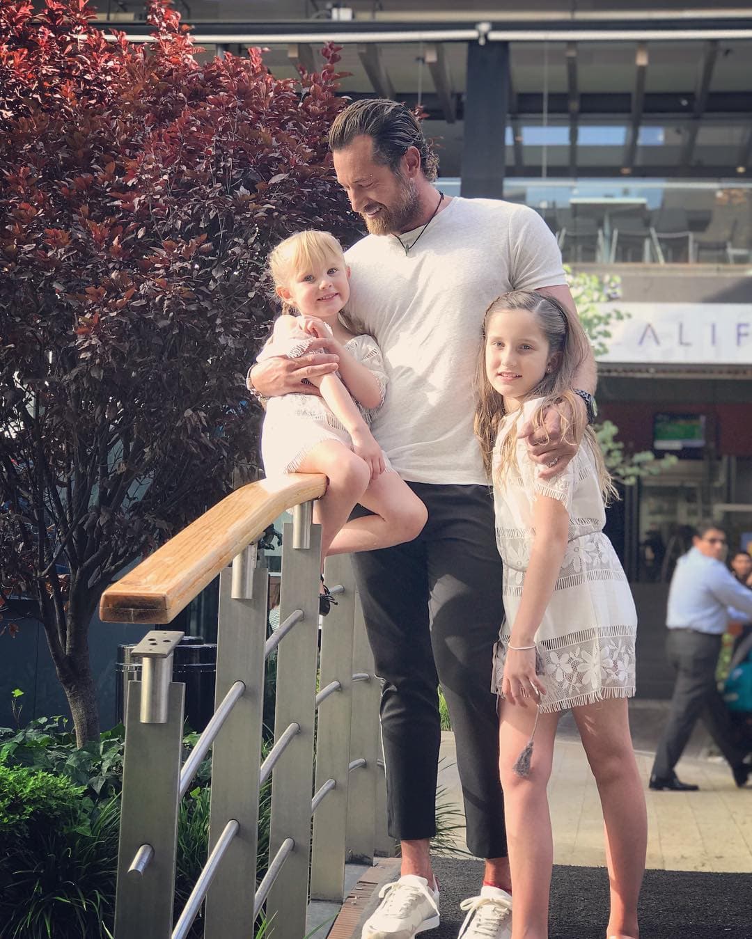 Desafortunadamente las pequeñas del actor de 'Mi marido tiene más familia' no pudieron conocer a su abuelita, pero Elissa lleva el mismo nombre que la mamá del actor como un gran homenaje.