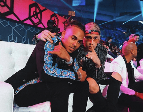 Junto a Ozuna, colaboró con el tema 'Solita'.
