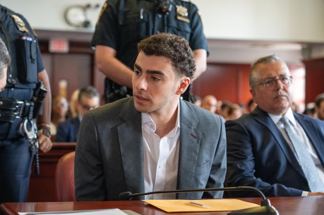 Luigi Mangione podría estar negociando un acuerdo de culpabilidad antes de una audiencia programada de urgencia para el viernes