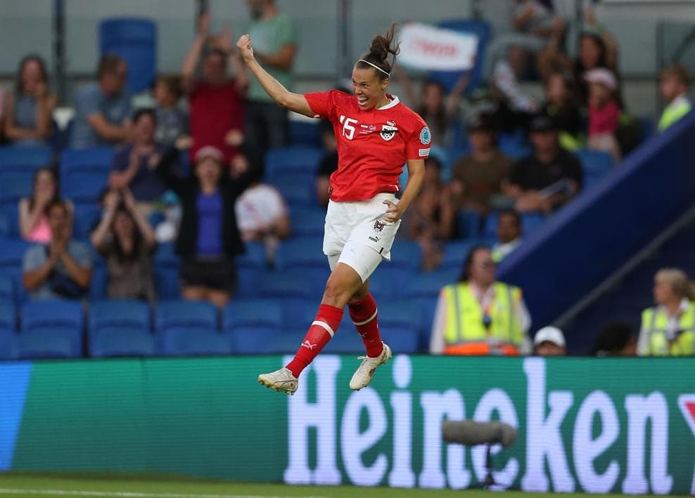 Austria se llevó un apretado triunfo ante la Selección de Noruega que estuvo cerca de empatar pero les falló la puntería.