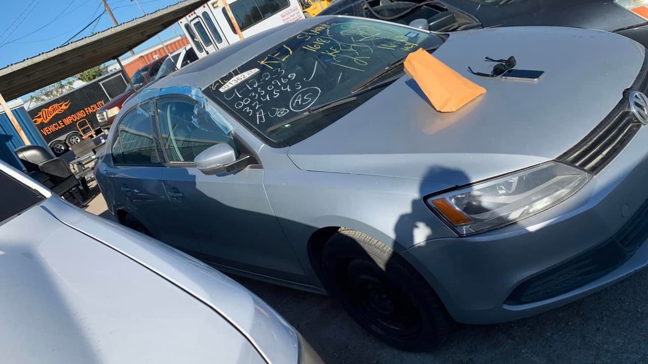 Las unidades deberán ser pagadas el mismo día de la compra y podrán ser retiradas el miércoles 5 de diciembre entre las 18:30 y las 22:00 horas. O el jueves o viernes, entre las 8:30 horas y las 16:00 horas.
<br>
<br>Todos los vehículos deben retirarse antes del viernes a las 16:00 horas. Para más información, llamar al 210 207 7932.