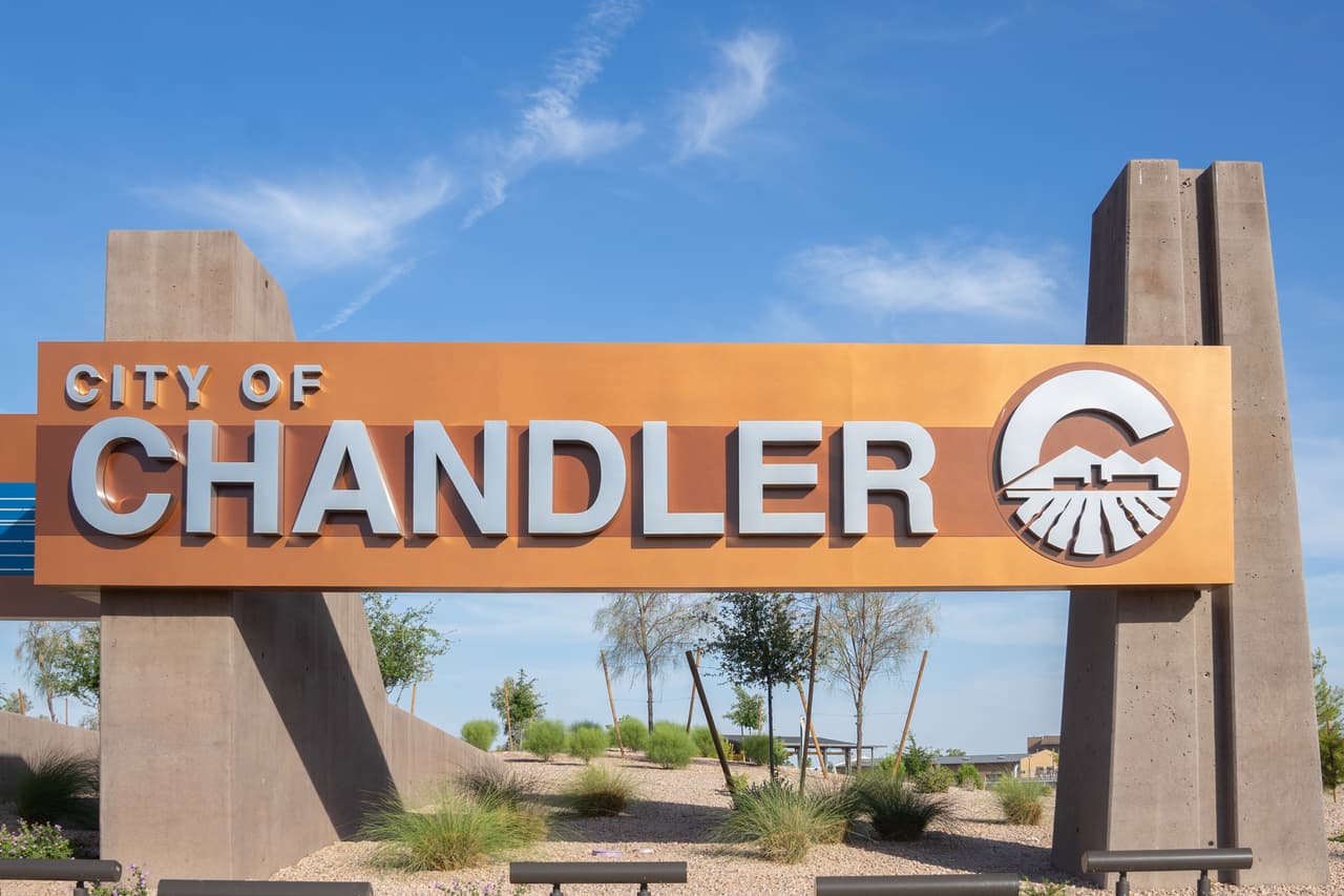 <b>Puesto 6: Chandler, Arizona.</b> El tamaño promedio de la vivienda es de 922 pies cuadrados, el 82,4% de las personas tiene acceso a internet de banda ancha y tiene 910 locales que ofrecen comida para llevar. Por cada 1,000 personas hay un promedio de 33.4 parques.