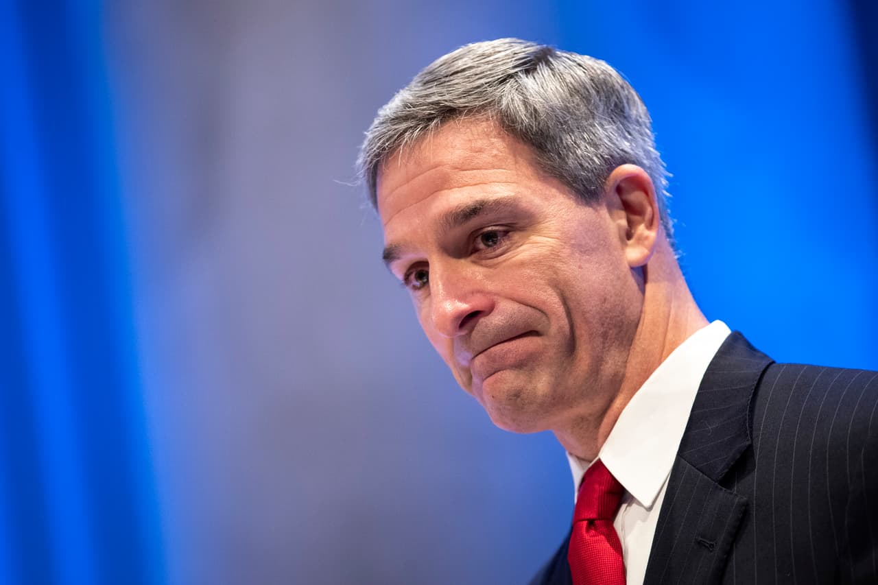 Gobierno de Trump anuncia nueva regla que limitará permiso de trabajo a asilados