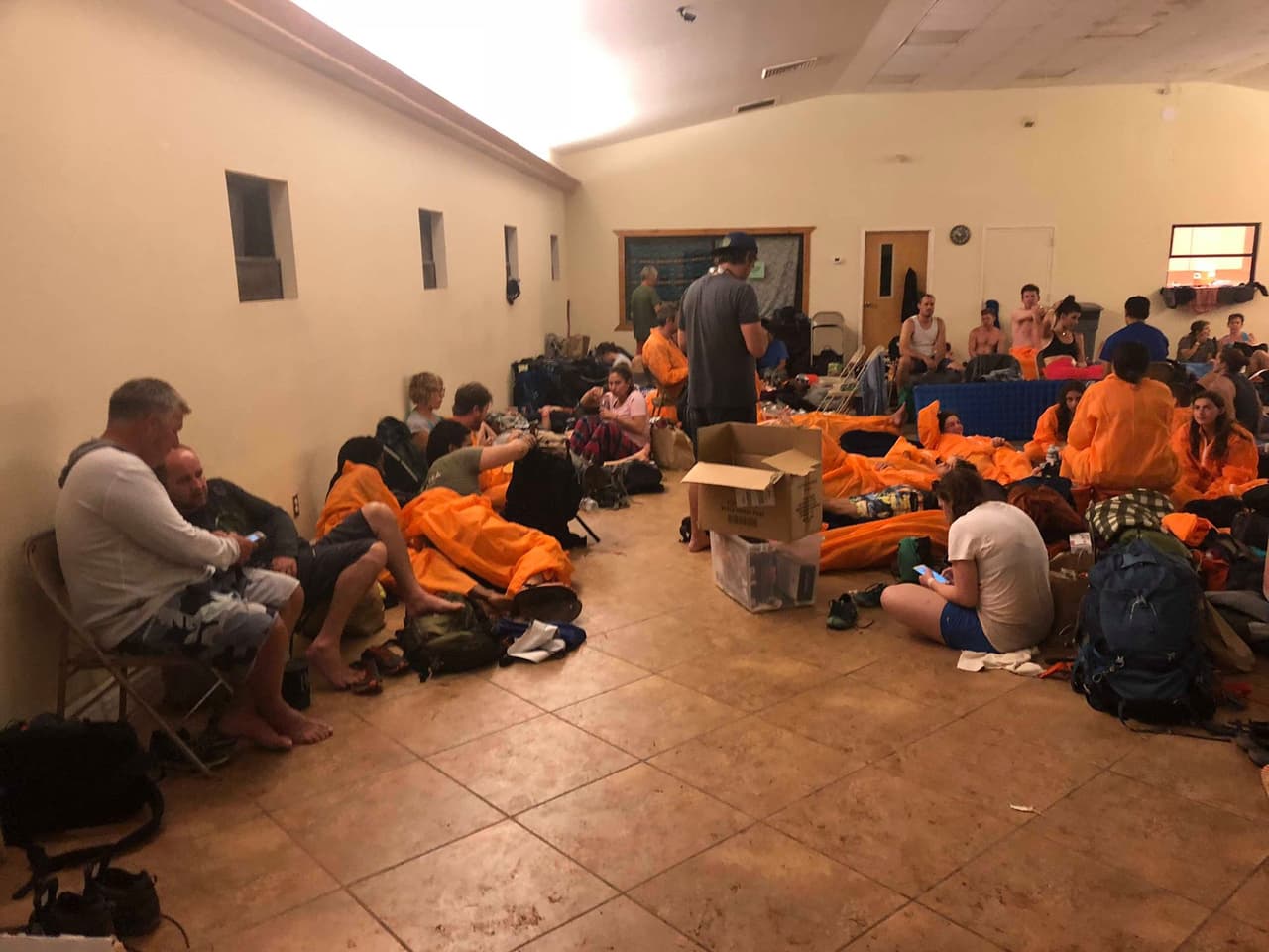 Los turistas fueron evacuados en helicóptero. Foto: Tara Brewer