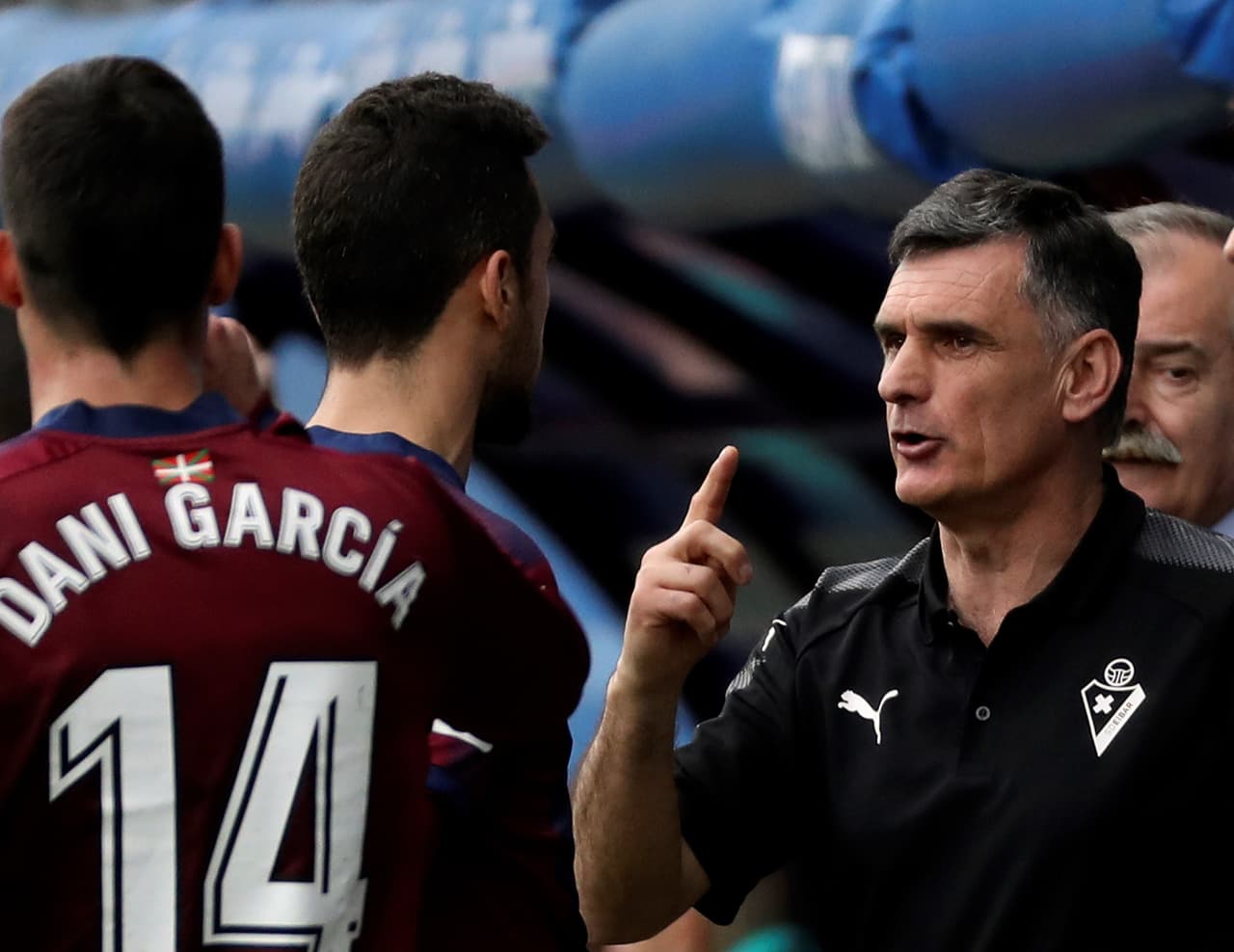 Por su parte, las indicaciones de Jose Luis Mendilibar fueron mayor agresividad para alcanzar el empate en casa, con la idea de acercarse a zona de torneos continentales.