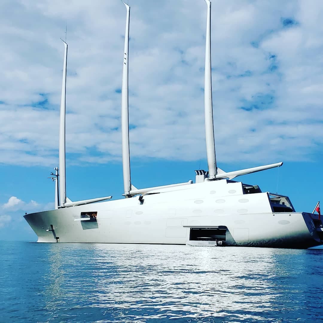 La embarcación le pertenece al multimillonario ruso Andrey Melnichenko y tiene un valor de casi $500,000.