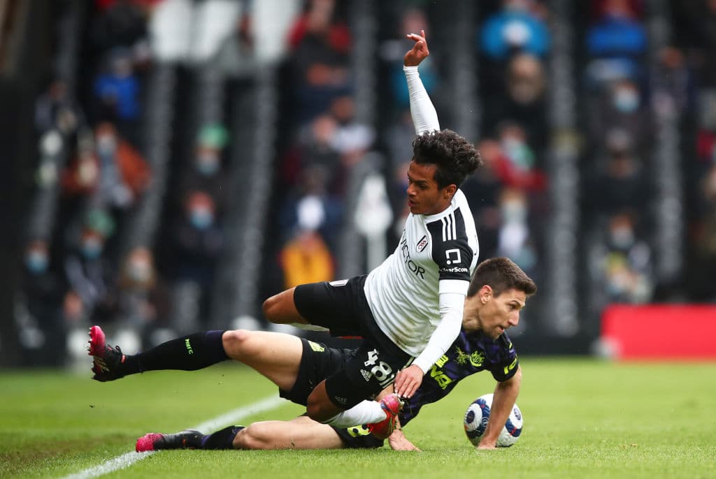 Newcastle se impuso ante Fulham, quien ya está descendido, 2-0 durante la última fecha de la Premier League. Joe Willock y Fabian Schär, con un penal, le dieron la victoria al equipo local.