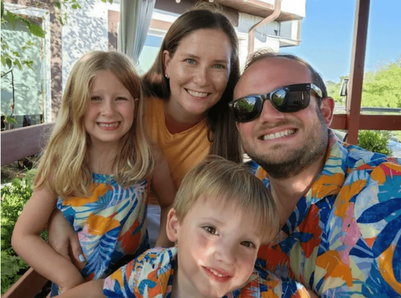 Scott Overland estaba de vacaciones en Rehoboth Beach cuando llevó a su familia a cenar mariscos en Salt Air Kitchen & Bar, un restaurante de lujo en la ciudad costera de Delaware.