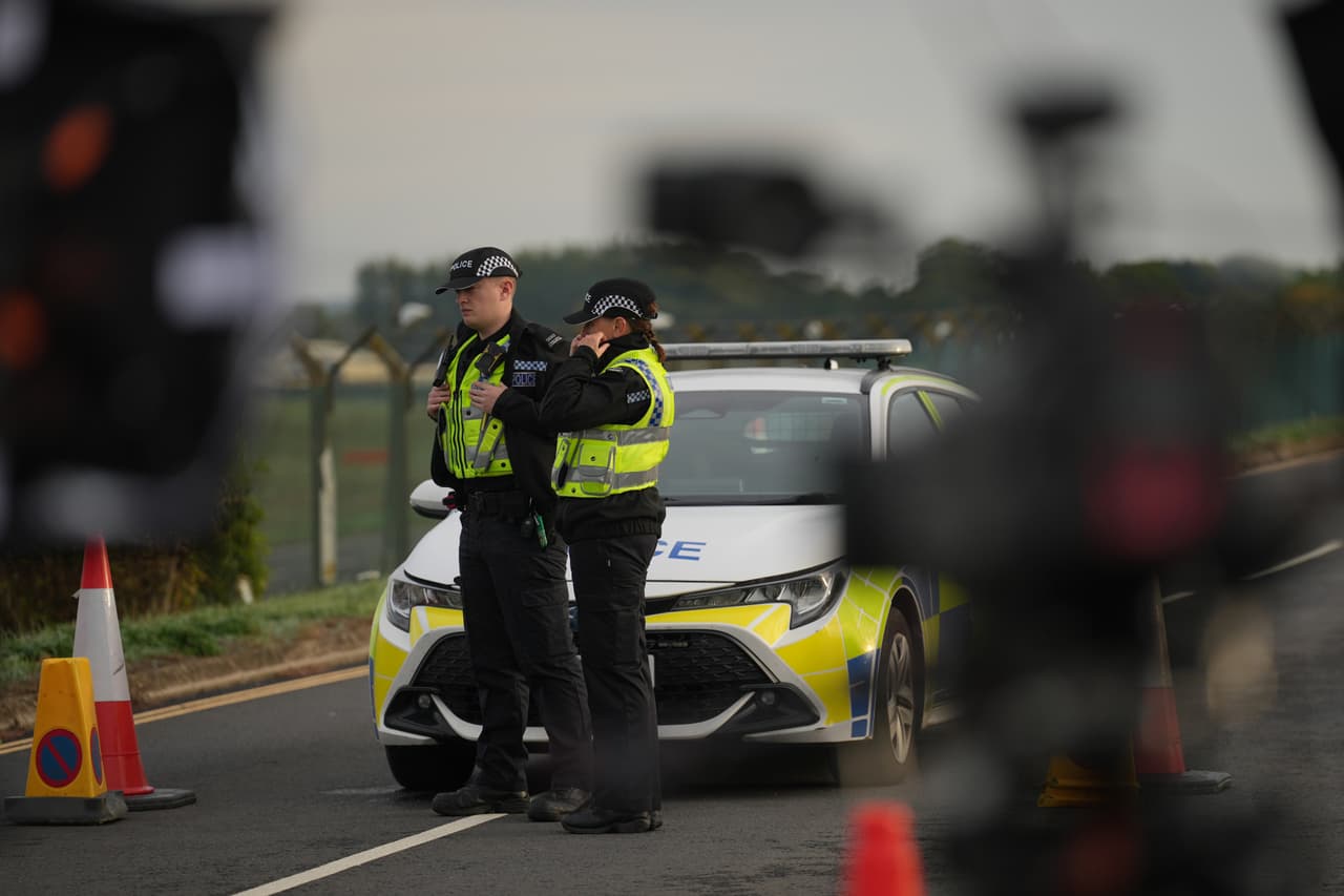 Inglaterra confirma la nacionalidad y la edad de los cinco detenidos que planeaban atacar una base militar: Esto es lo que se sabe hasta el momento