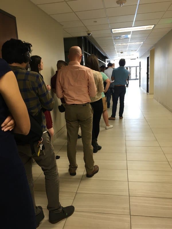 Autoridades del condado Travis dijeron que esperan más de 100,000 votantes, cifra que superaría los 48,000 votos emitidos en las primarias de 2012.