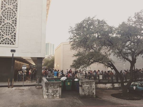 Autoridades del condado Travis dijeron que esperan más de 100,000 votantes, cifra que superaría los 48,000 votos emitidos en las primarias de 2012.