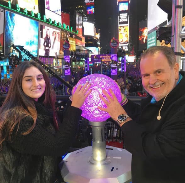 Raúl de Molina con su hija Mia en NY.