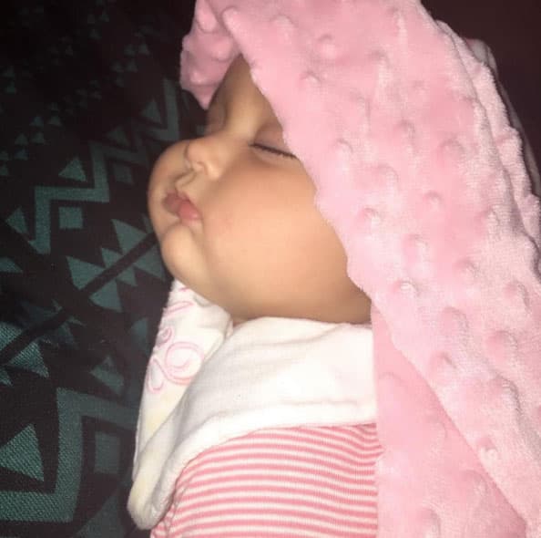 Y mientras, la pequeña Sofía Andrea dormidita.