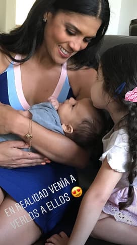 Esta visita fue muy especial. "En realidad venía a verlos a ellos" escribió Ana en esta foto donde captó tan bello momento.