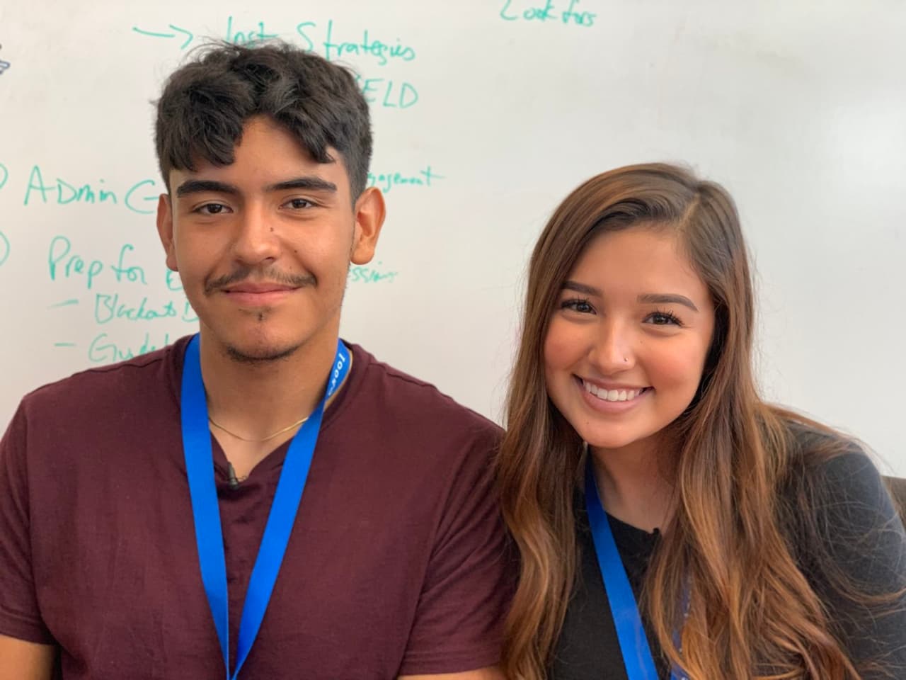 Los estudiantes de último año de secundaria Giovanni Medina Rico y Brianna Centeno dicen que estarían dispuestos a pelear si un atacante armado llega a su escuela.