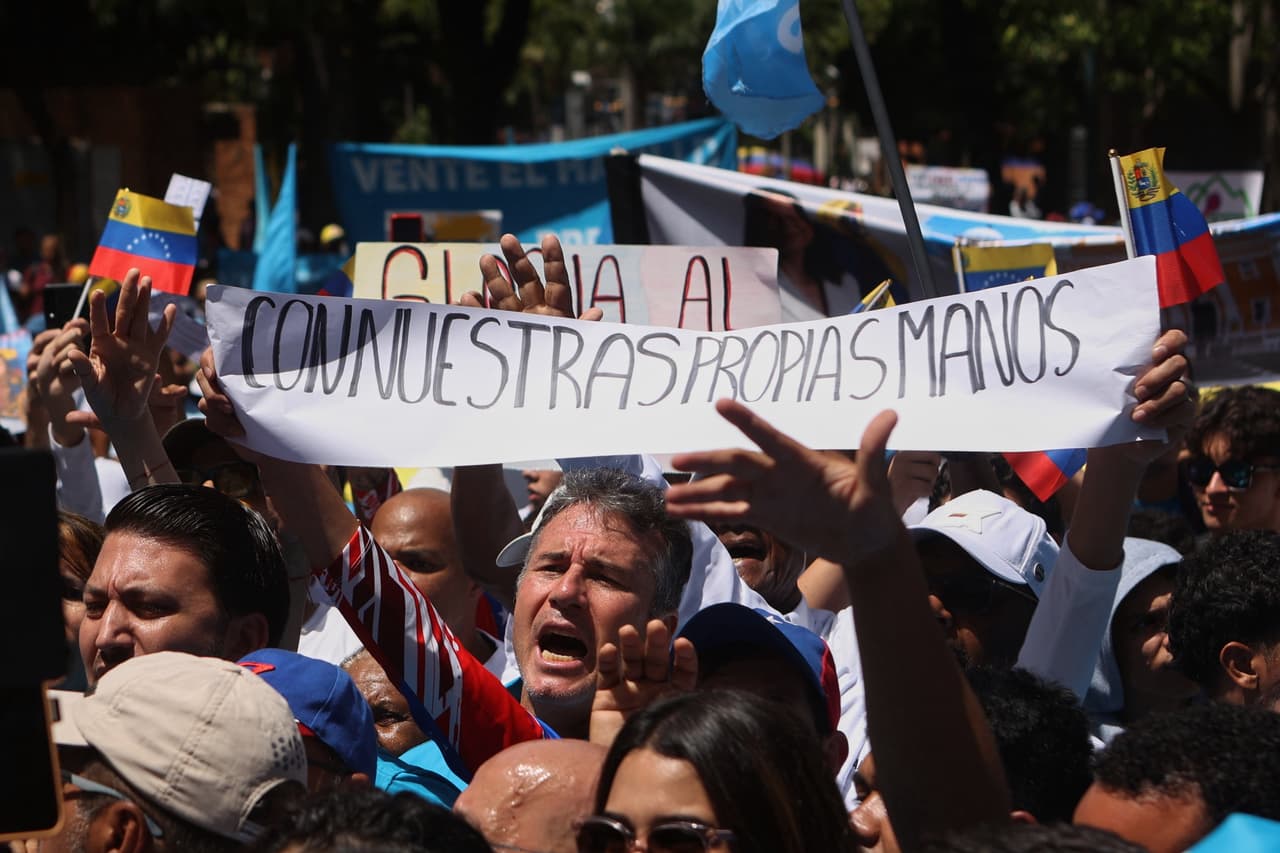 Comienza en Venezuela diálogo formal entre oficialismo y exlegisladores opositores