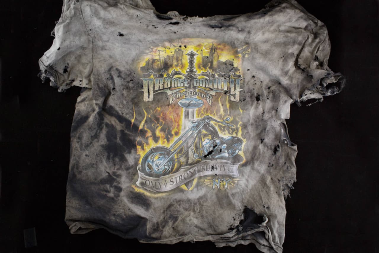 Playera de los Orange County Choppers de talla desconocida que se cree era de color negro desvanecido por el sol que fue encontrada en Cage Ranch en el condado Brooks. Se cree que pertenecía a una mujer de entre 15 y 25 años de edad. Encontrada el 4 de octubre de 2012.