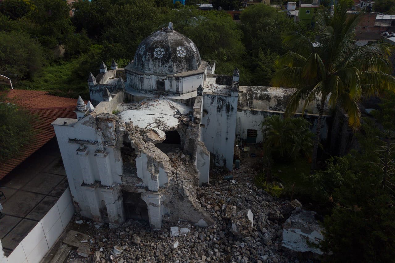<b>Las ruinas de Jojutla.</b> El epicentro del sismo de 7.1 en la escala de Richter que castigó al centro de México el 19 de septiembre de 2017 se localizó muy cerca de Jojutla, en el estado de Morelos. El pueblo, a unas cien millas al sur de la capital mexicana,
<b><a href="https://www.univision.com/noticias/terremotos/las-ruinas-de-jojutla-destruccion-en-el-epicentro-del-terremoto-fotos-fotos">resultó devastado</a></b>.
